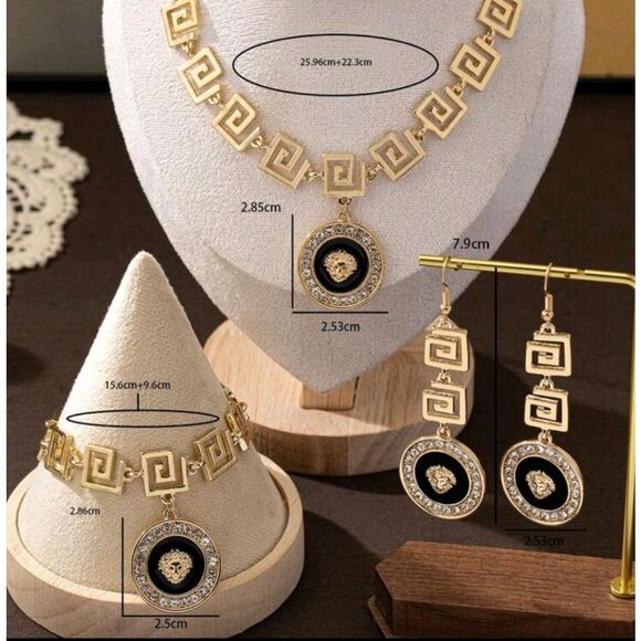 Designer Inspired Lion Necklace Bracelet & Earrings Set - Picture 2 of 6